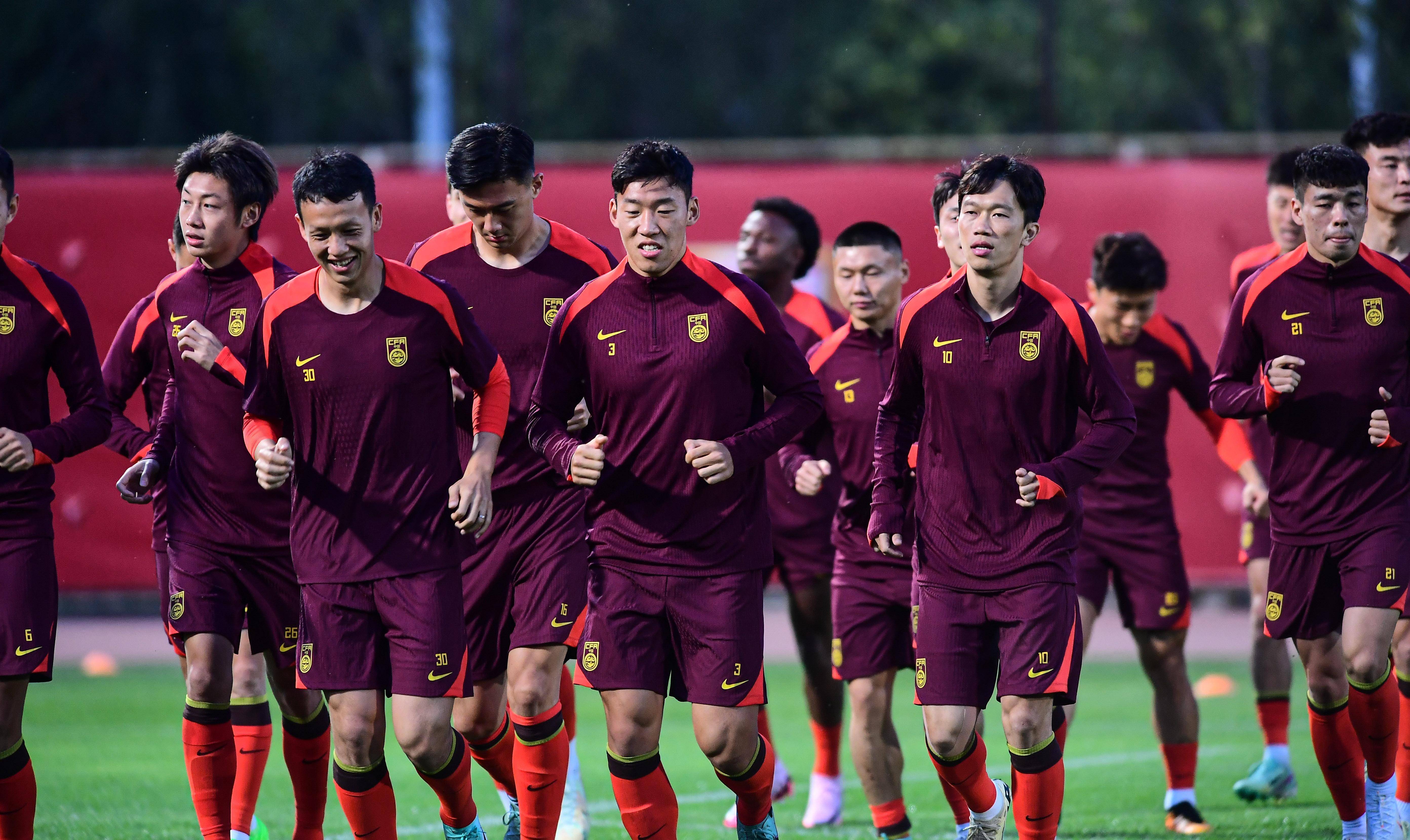 中国足球比赛瞩目焦点交锋揭晓
