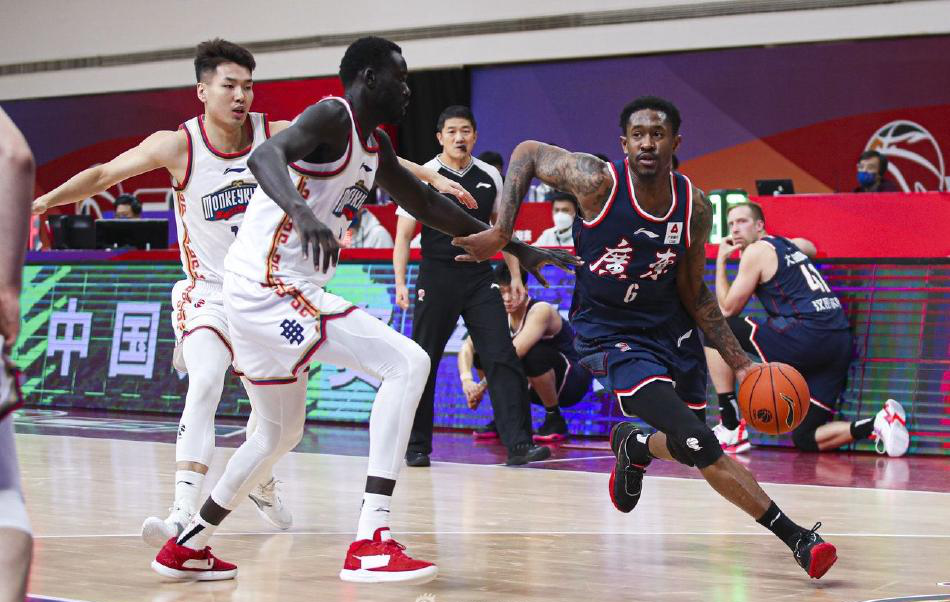 广东队胜算遥遥领先，总积分高居榜首位置